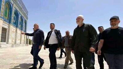 Islamic Movement leader Raed Salah visited the Al-Aqsa mosque on the Temple Mount in Jerusalem on April 19, 2022. Source: Twitter.