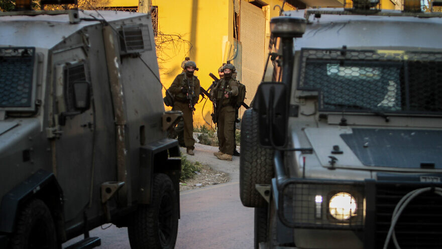 Israel Defense Forces soldiers during a raid on the house of Palestinian Musab Akef, a Hamas activist, in the village of Salem, east of the city of Nablus in the West Bank, on April 20, 2022. Photo by Nasser Ishtayeh/Flash90.