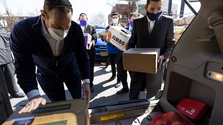 Met Council on Jewish Poverty has launched an emergency fundraising appeal for the more than 310,000 New Yorkers who rely on their free food distributions for Passover, April 2022. Credit: Courtesy.