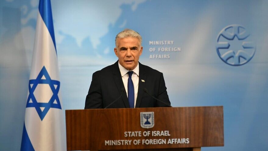 Israeli Foreign Minister Yair Lapid briefs reporters regarding ongoing Arab violence at the Temple Mount during the month of Ramadan, at the Foreign Ministry on April 24, 2022. Photo by: Shlomi Amsalem/GPO