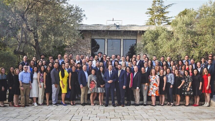 Israeli President Isaac Herzog (center) with members of the Jewish Federations of North America’s National Young Leadership Cabinet the first major mission to Israel since the coronavirus pandemic, April 2022. Credit: JFNA.
