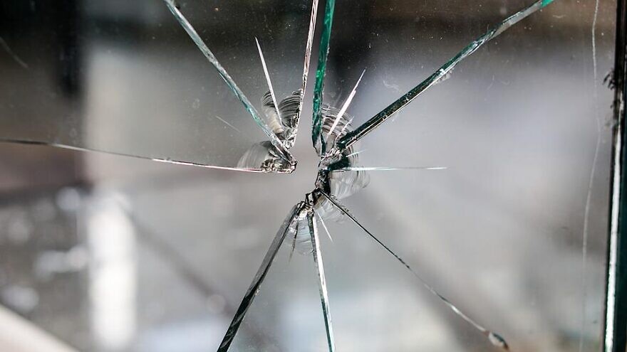 Broken window. Credit: Pixabay.