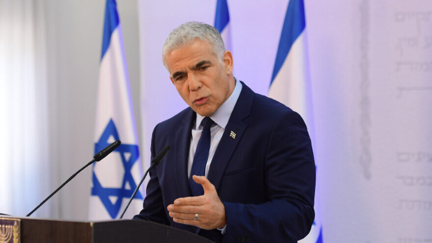 Israeli Foreign Minister Yair Lapid holds a press conference in Tel Aviv on April 14, 2022. Photo by Avshalom Sassoni/Flash90.