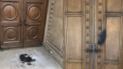 A fire and anti-Semitic graffiti were discovered outside the historic Congregation Beth Israel in Portland, Ore., on May 2, 2022. Source: Screenshot.