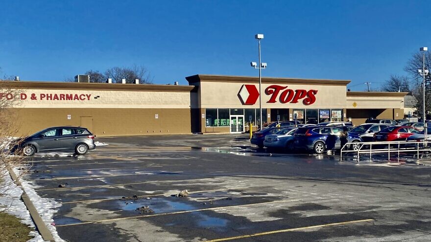 The Tops supermarket on Jefferson Avenue in the Cold Spring section of Buffalo, N.Y., the site of a mass shooting on May 14, 2022. Credit: Andre Carrotflower via Wiki8media Commons.