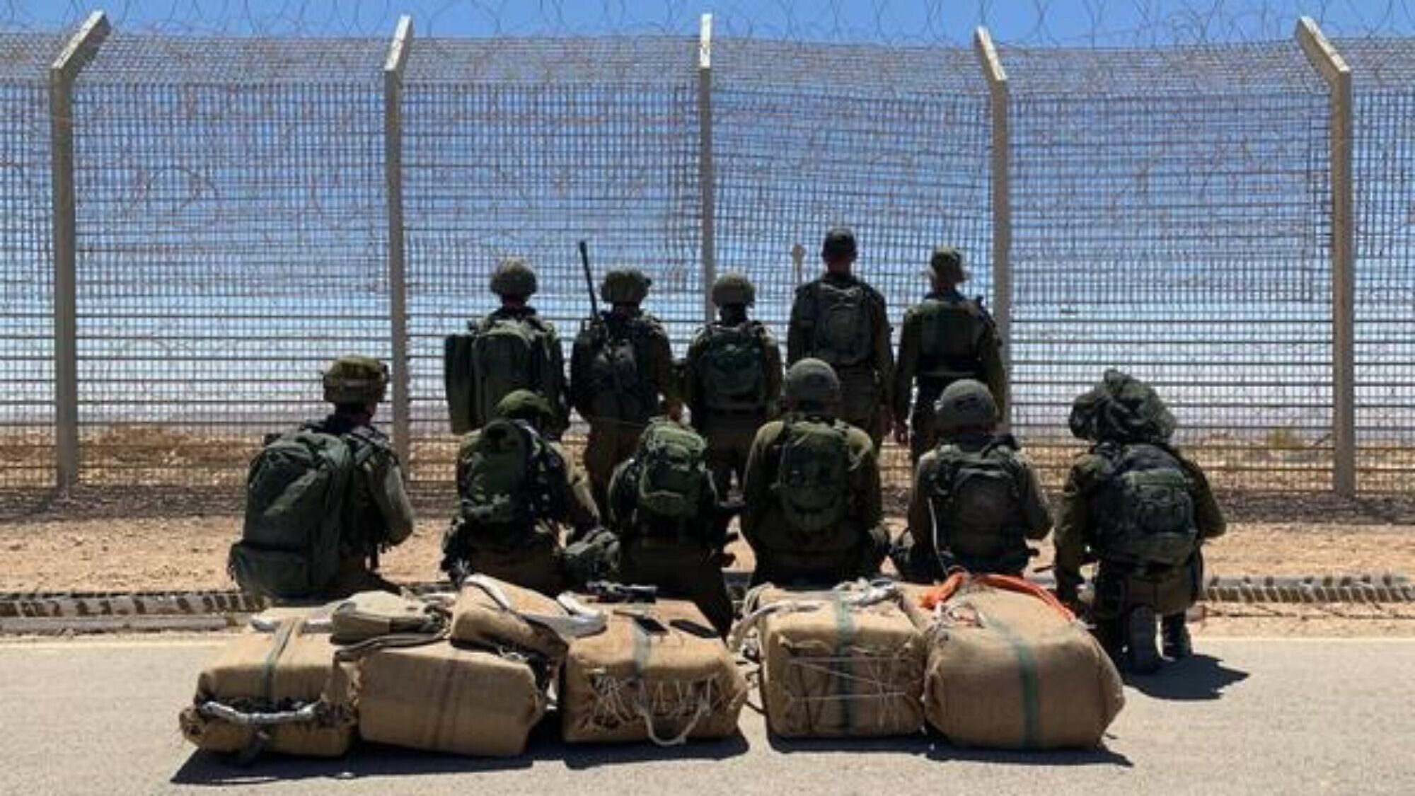 Israeli forces pose with 105 kilograms of narcotics seized at the Egypt-Israel border. Credit: IDF Spokesperson.