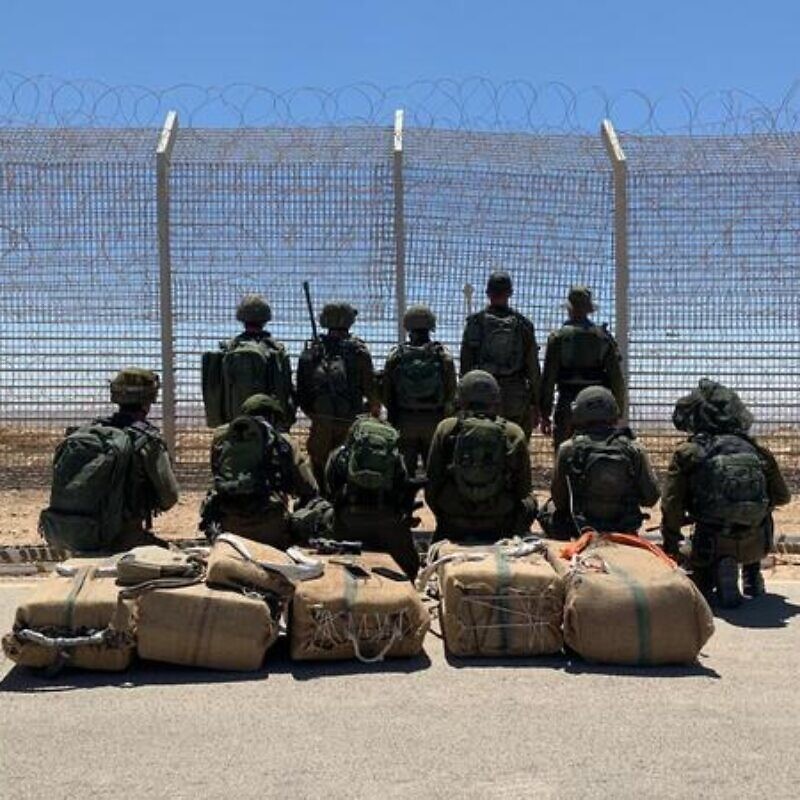 Israeli forces pose with 105 kilograms of narcotics seized at the Egypt-Israel border. Credit: IDF Spokesperson.