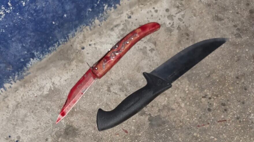 Knives used by a Palestinian terrorist who stabbed a policeman at the Damascus Gate in Jerusalem's Old City. Credit: Courtesy Israel Police