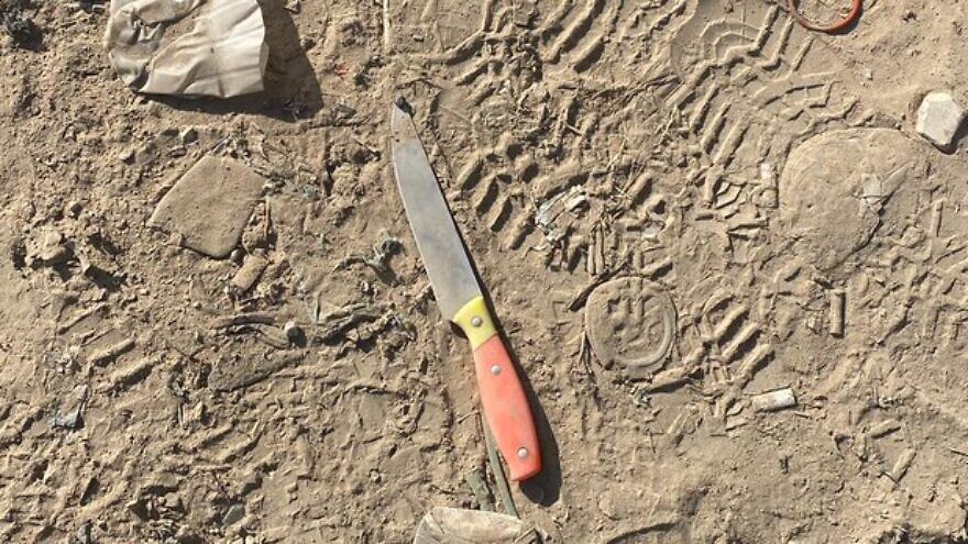A knife used by a Palestinian woman in an attempted stabbing of an Israeli soldier in Gush Etzion on June 1, 2022. Credit: Israel Defense Forces.