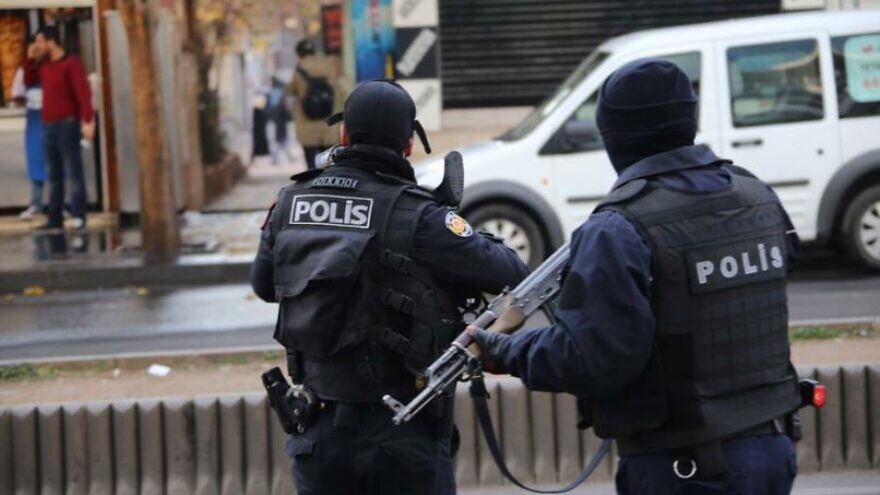 Turkish police in Diyarbakır, Turkey, in January 2016. Credit: Mahmut Bozarslan/Voice of America via Wikimedia Commons.