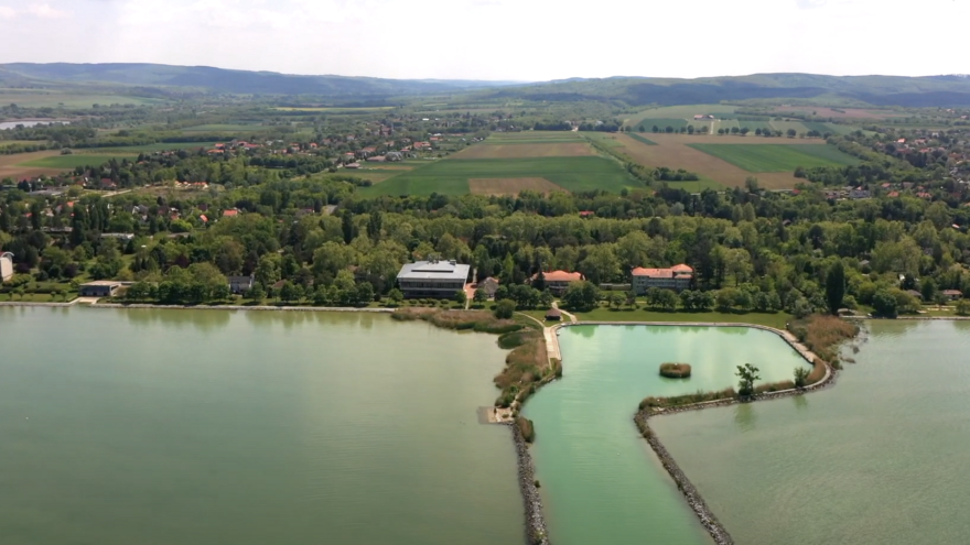 More than 600 Ukrainian refugees will be given long-term accommodations at a newly opened kosher camp on the south shore of Hungary’s Lake Balaton, spring 2022. Photo by Bettina Almássy.