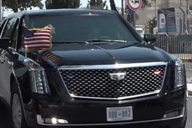 The armored presidential limousine driving in eastern Jerusalem without an Israeli flag, July 14, 2022. Source: Twitter.
