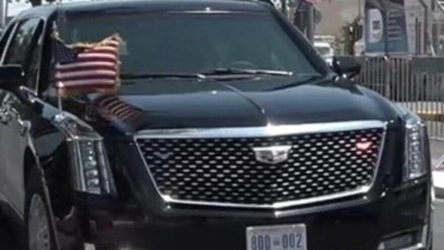 The armored presidential limousine driving in eastern Jerusalem without an Israeli flag, July 14, 2022. Source: Twitter.