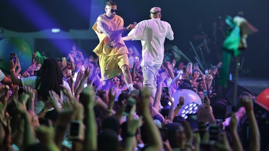 The Israeli pop-music duo Static and Ben El performed for celebrants at the Birthright Israel annual “mega-event” in Tel Aviv on July 13, 2022. Photo by Erez Uzir, Courtesy of Birthright Israel.
