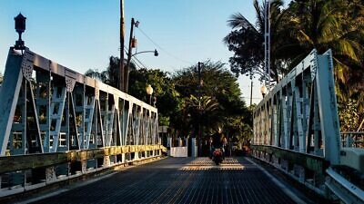 A bridge in residential Fort Lauderdale, Fla. Credit: Pixabay.