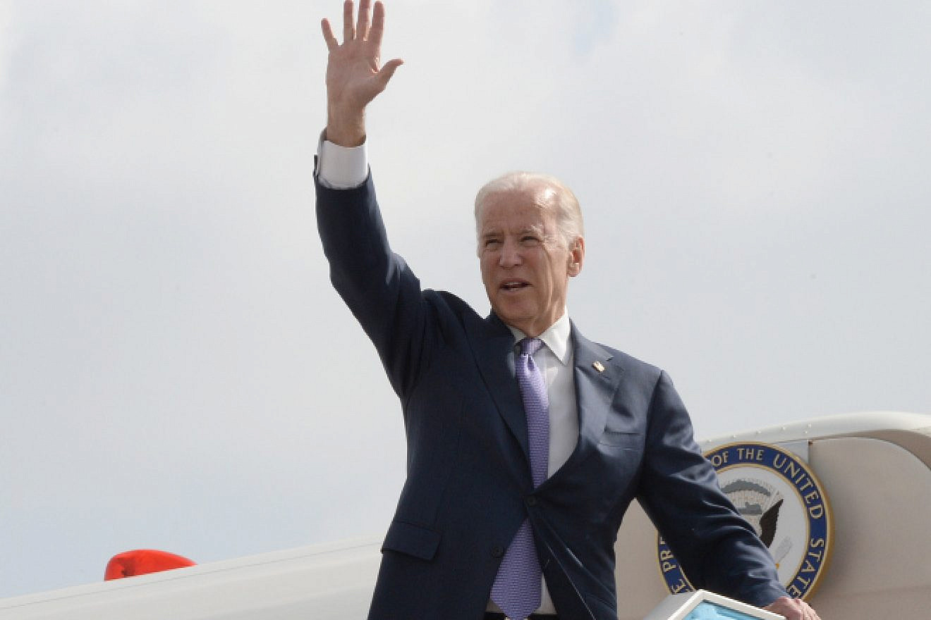Then-U.S. Vice President Joe Biden boards his return flight after a two-day visit to Israel and the Palestinian Authority, March 10, 2016. Photo by Matty Stern/U.S. Embassy in Israel.