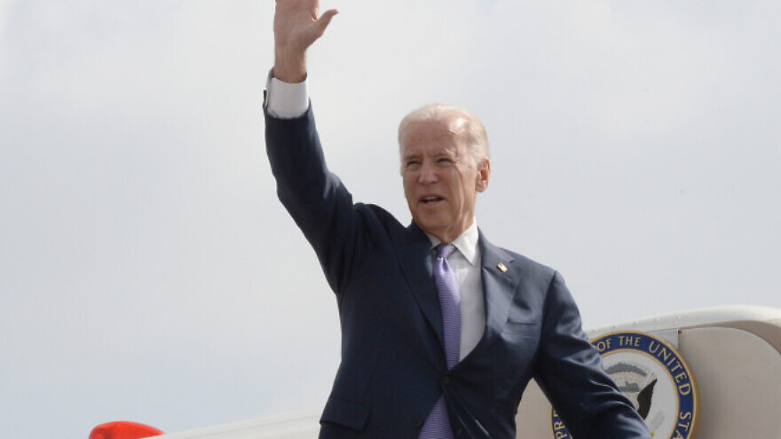 U.S. Vice President Joe Biden boards his return flight after a two-day visit to Israel and the Palestinian Authority, March 10, 2016. Credit: Matty Stern/U.S. Embassy in Israel.
