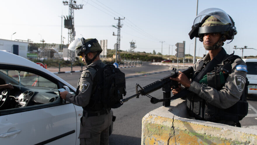 Israeli security forces at  Tapuah Junction, just east of Ariel, in Samaria, May 3, 2021. Photo by Sraya Diamant/Flash90.