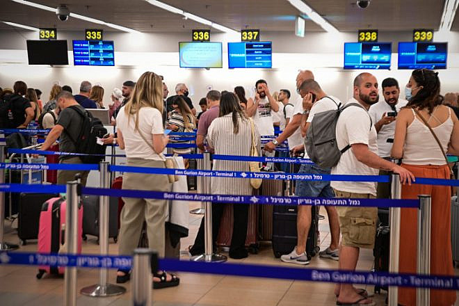 Check-in at Ben-Gurion Airport, July 7, 2022. Photo by Avshalom Sassoni/Flash90.