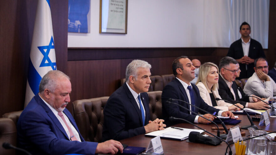 Israeli Prime Minister Yair Lapid leads a Cabinet meeting at the Prime Minister's Office in Jerusalem, July 24, 2022. Credit: Marc Israel Sellem/POOL.