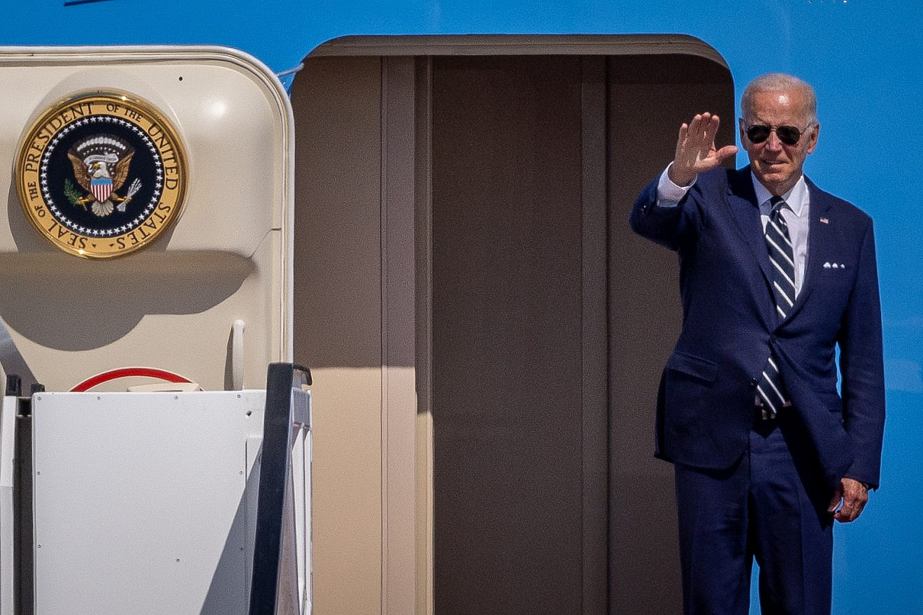 U.S. President Joe Biden boards Air Force One after a farewell ceremony at Ben-Gurion Airport, July 15, 2022. Photo by Yonatan Sindel/Flash90.