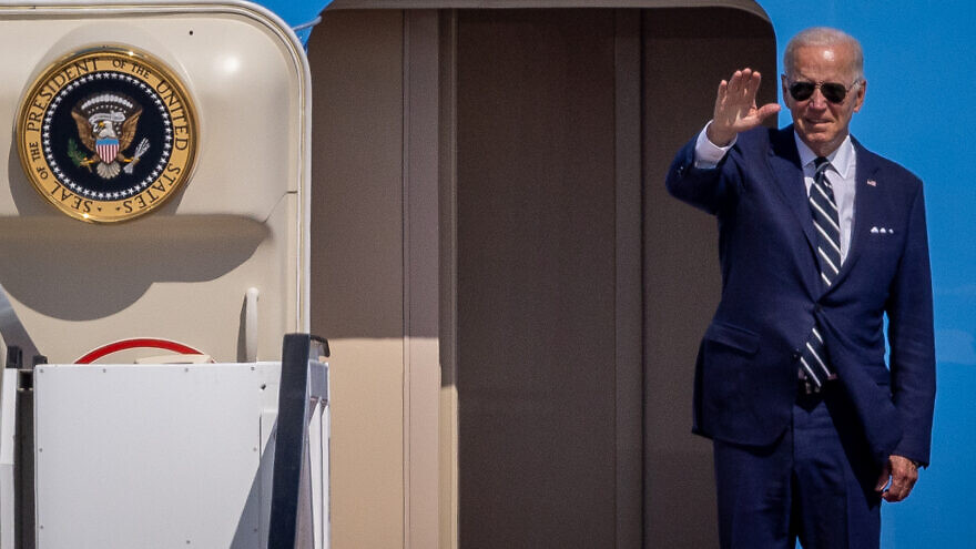 U.S. President Joe Biden boards Air Force One after a farewell ceremony at Ben-Gurion Airport, July 15, 2022. Photo by Yonatan Sindel/Flash90.