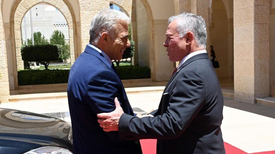 Israeli Prime Minister Yair Lapid with Jordan's King Abdullah II at the royal palace in Amman, Jordan, on July 27, 2022. Photo: Haim Zach/GPO.