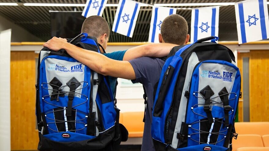 Twin brothers Ari and Ron have landed in Israel, where they plan on joining the Shayetet 13 marine commando unit of the Israel Defense Forces, July 2022. Photo by Efrat Farajon.