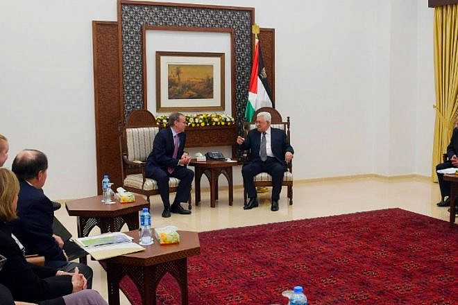 Mahmoud Abbas, the leader of the Palestinian Authority, welcomes J Street’s President Jeremy Ben-Ami. Source: Office of the Palestinian President