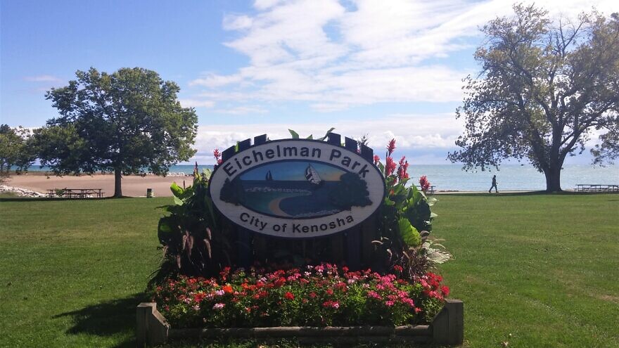 Eichelman Park on Lake Michigan in Kenosha, Wis. Credit: Lord Laitinen via Wikimedia Commons.