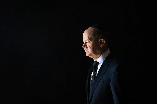 German Chancellor Olaf Scholz at the Yad Vashem Holocaust memorial museum in Jerusalem, March 2, 2022. Photo by Olivier Fitoussi/Flash90.