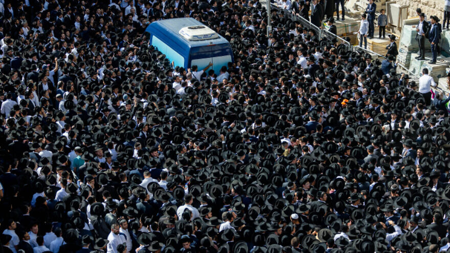 The funeral of Rabbi Shalom Cohen, head of the Porat Yosef yeshivah and spiritual leader of the Shas Party, in Jerusalem on Aug. 22, 2022. Photo by Yonatan Sindel/Flash90.