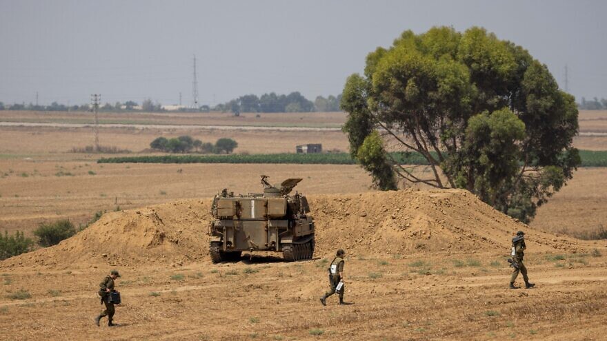 IDF Artillery Corps soldiers near the border with Gaza, Aug. 6, 2022. Photo by Yonatan Sindel/Flash90.