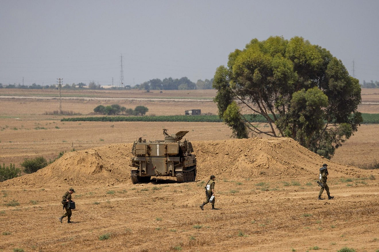 IDF Artillery Corps soldiers near the border with Gaza, Aug. 6, 2022. Photo by Yonatan Sindel/Flash90.