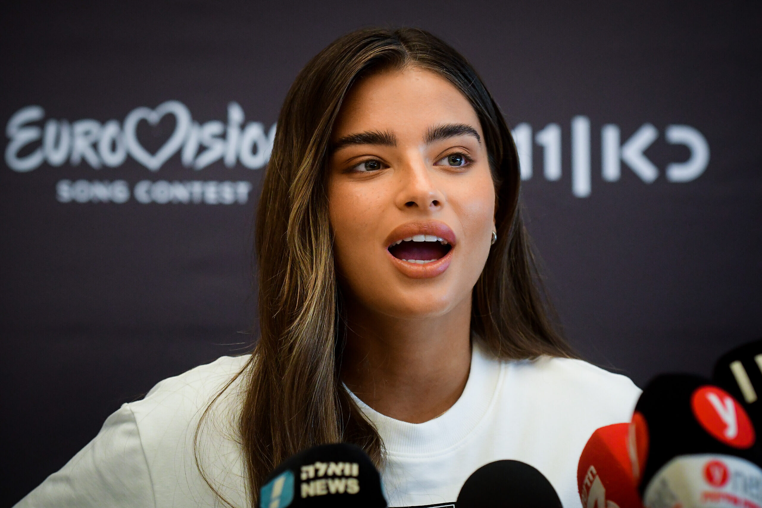 Israeli teen pop star Noa Kirel joins IDF