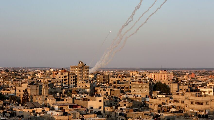 Gazan terrorists launch rockets towards Israeli communities, Aug. 7, 2022. Credit: Abed Rahim Khatib/Flash90.