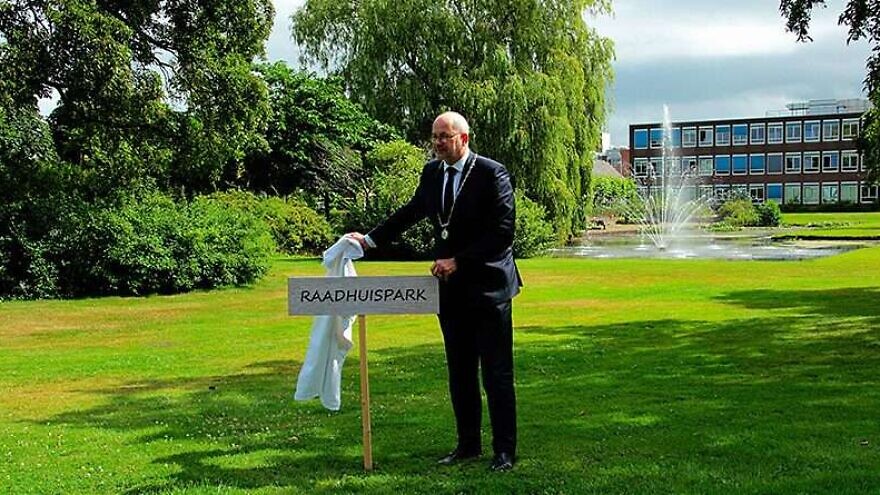 The municipality of Hogeveen, a city northeast of Amsterdam, renamed the former Mayor Tjalma Park as “Raadhuispark” (meaning “Radius Park”) on July 26, 2022. Source: Screenshot.