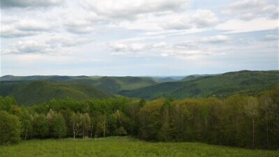A view of the Berkshires from near North Adams, Massachusetts. Credit: jbcurio via Flickr/Wikimedia Commons.
