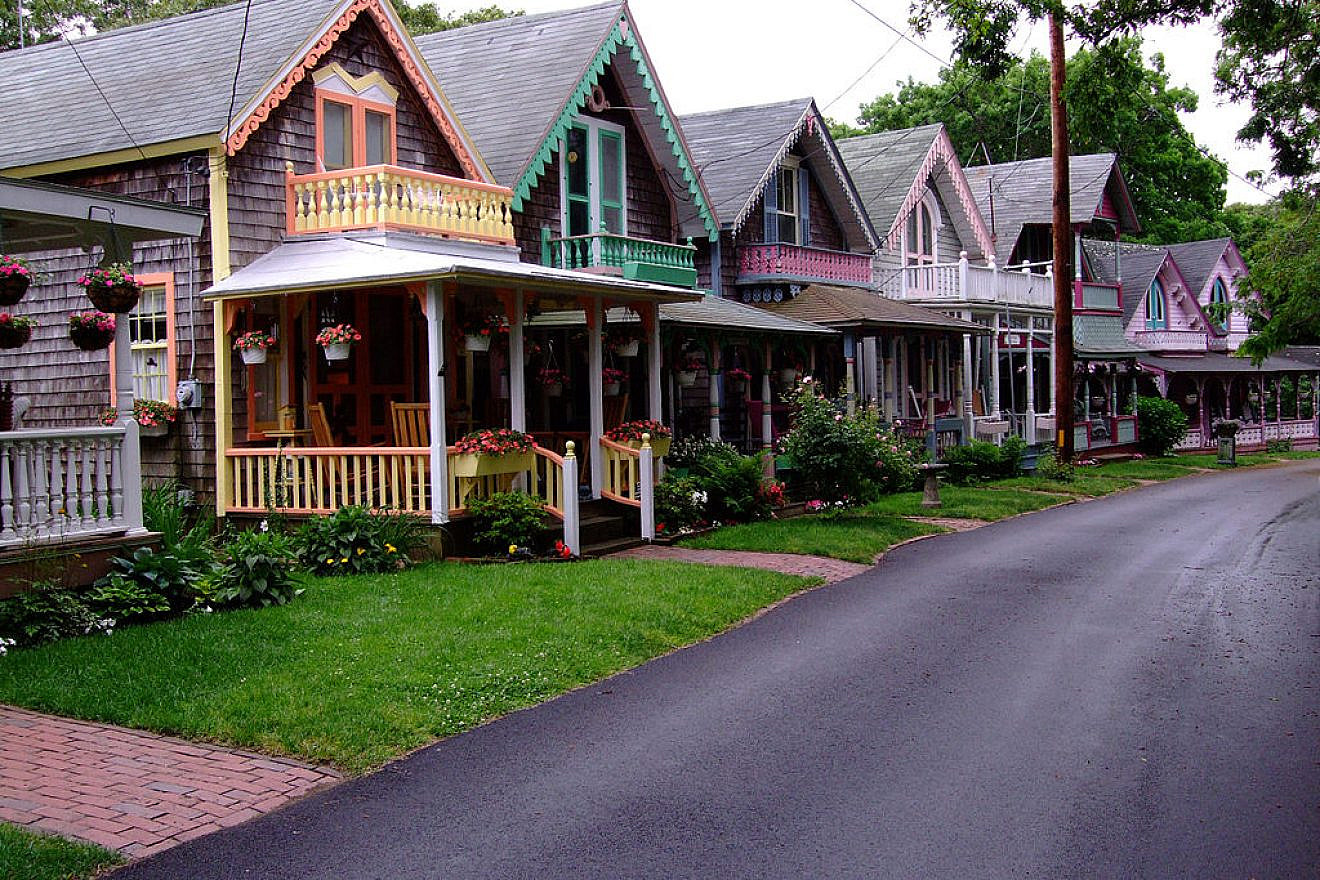 Martha's Vineyard, Massachusetts, United States, June 15, 2008. Credit: Michele Schaffer/Wikimedia Commons.