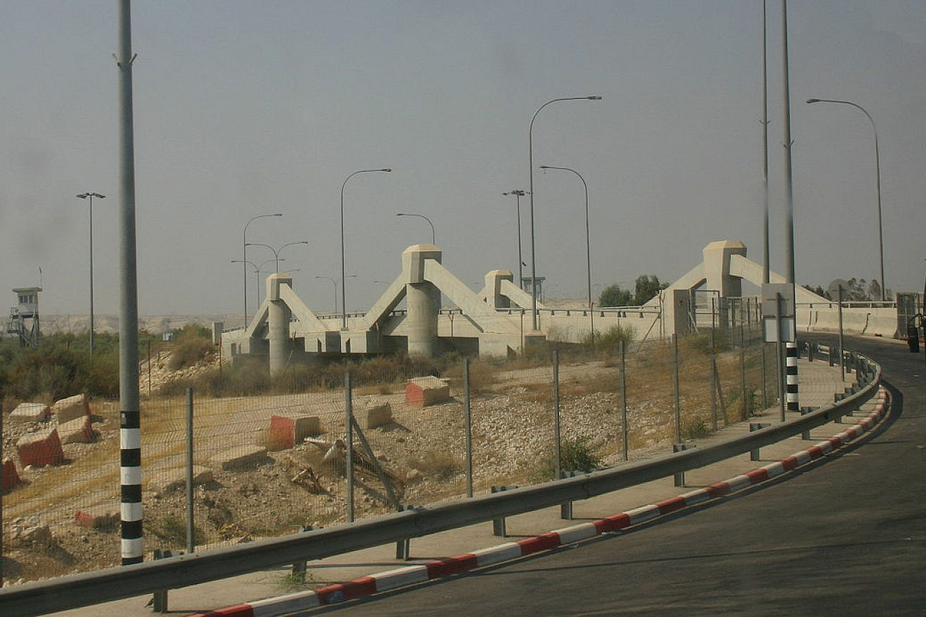 The Allenby Bridge border crossing between Judea and Samaria and Jordan. Credit: Wikimedia Commons.