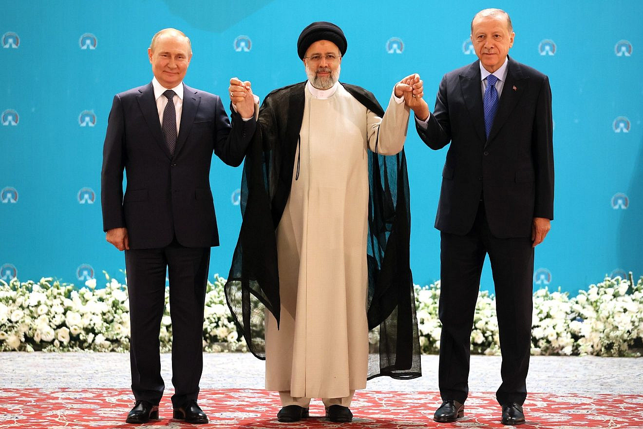 From left: Russian President Vladimir Putin, President of Iran Ebrahim Raisi and and President of Turkey Recep Tayyip Erdogan attend a meeting of the guarantor states of the Astana process, hosted by Tehran, on July 19, 2022. Photo: TASS.