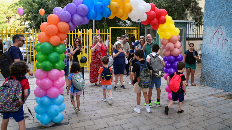Israeli students and their parents seen on the first day of school at Gabrieli Carmel School in Tel Aviv, Sept. 1, 2022. Credit: Avshalom Sassoni/Flash90.