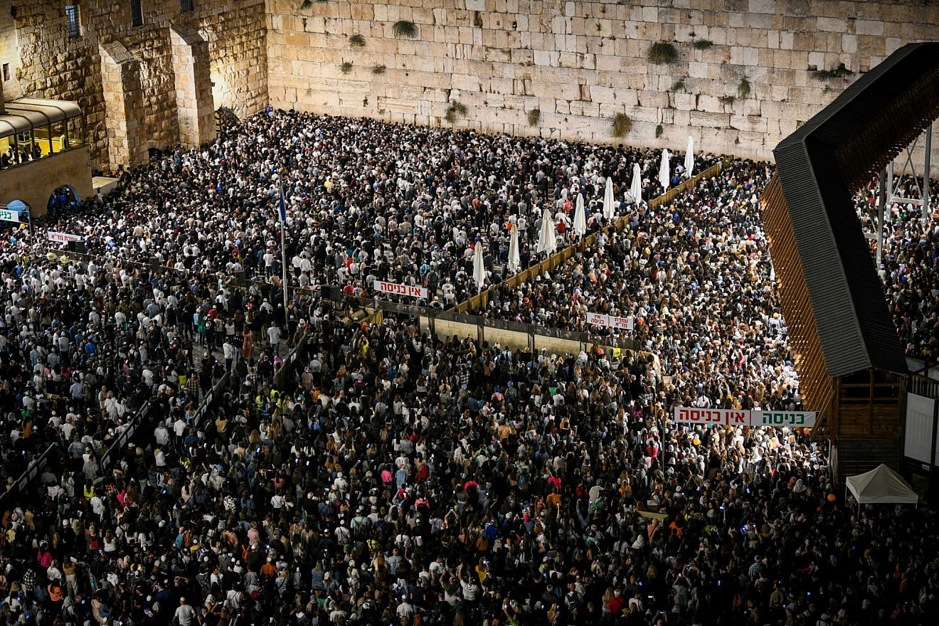 Jewish men praying for forgivness (Selichot), at the Western Wall in the Old City of Jerusalem, early on Sept. 16, 2022, prior to the upcoming Jewish holiday of Rosh Hashanah. Photo: Arie Leib Abrams/Flash90
