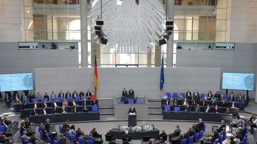 Israeli President Isaac Herzog addresses the German parliament on Sept. 6, 2022. Credit: Amos Ben-Gershom/GPO.