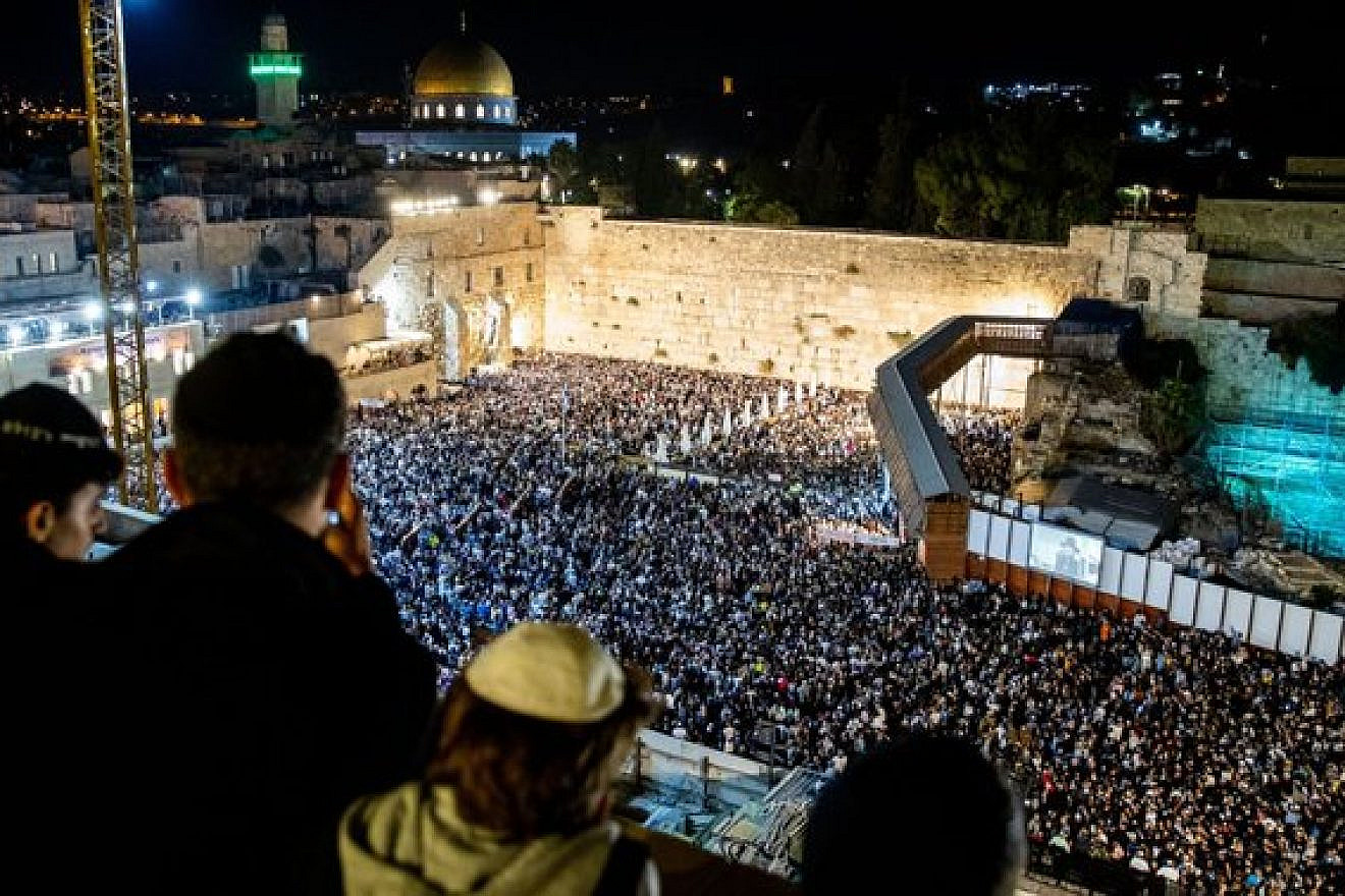 Jews gather at the Western Wall in Jerusalem for the final selichot, or penitential prayers, ahead of Yom Kippur, Oct. 9, 2019. Source: Twitter.