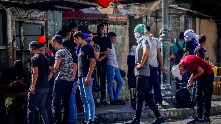 Palestinians clash with Israeli security forces in Hebron, Sept. 29, 2022. Photo by Wisam Hashlamoun/Flash90.