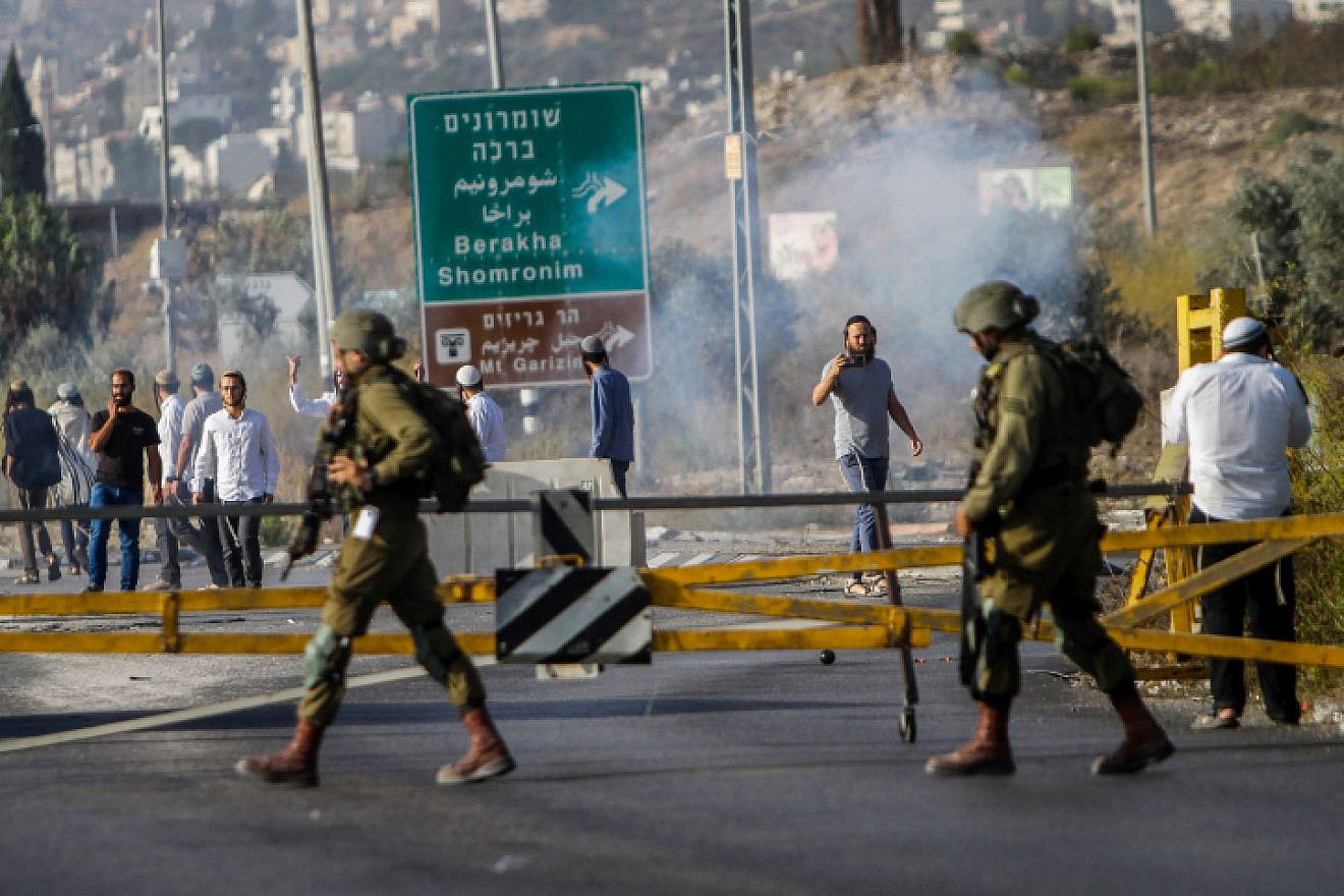 Jewish residents of Judea and Samaria clash with Israeli security forces during a protest at the Huwara checkpoint, south of Nablus, Oct. 4, 2022. Photo by Nasser Ishtayeh/Flash90.