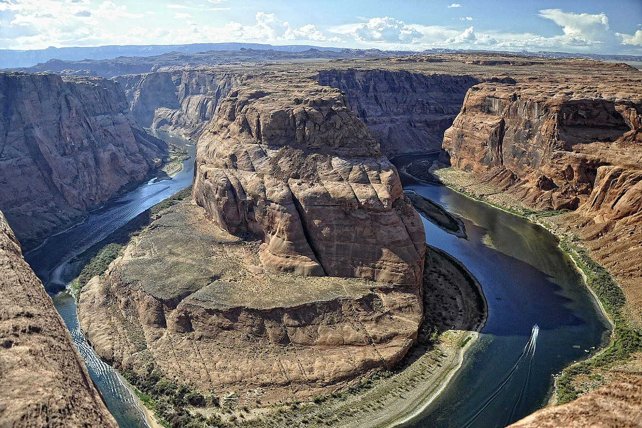 The Colorado River at Horseshoe Bend, Arizona, a few miles below Glen Canyon Dam. Photo: Paul Hermans/Wikimedia