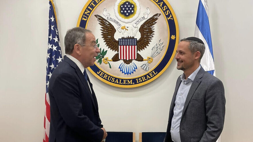 U.S. Ambassador Thomas Nides (left) meets with JNS CEO Alex Traiman, Oct. 2022. Credit: David Azagury/U.S. Embassy Jerusalem.
