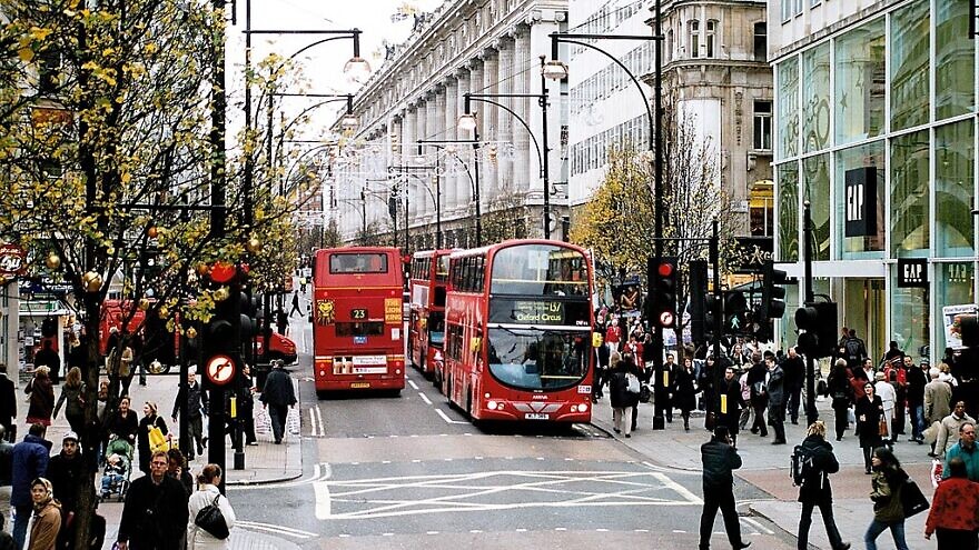 Oxford Street in the West End of London. Credit: Wikimedia Commons.
